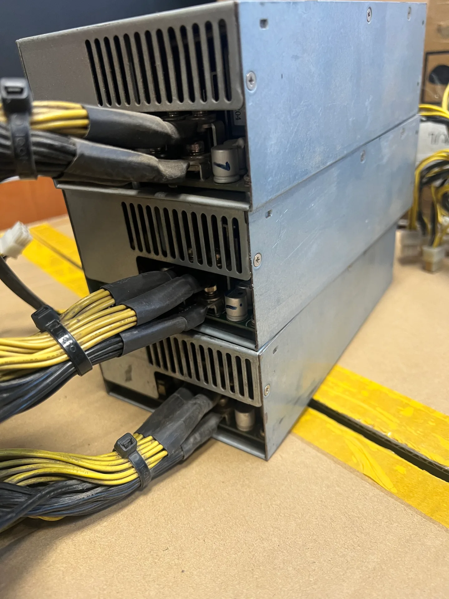 Блок питания Bitmain apw7 1800w — медиа 2